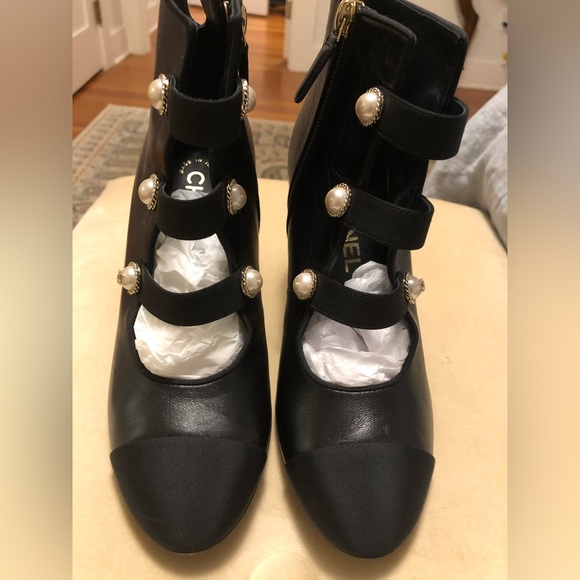 Chanel Leather Ankle Boots Cap Toe - Picture 4 of 14
